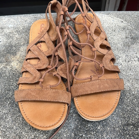 Tan sandals - Picture 2 of 5